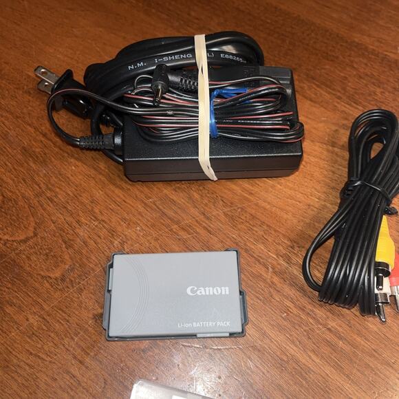 Canon DC100 DVD Camcorder Bundle, Tested Working - Picture 3 of 7